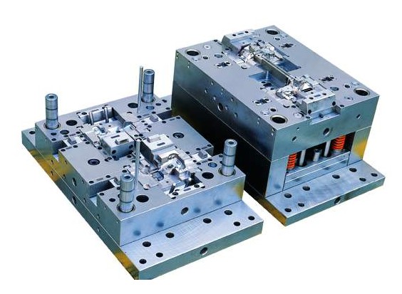 复杂的模具使用精工加工中心